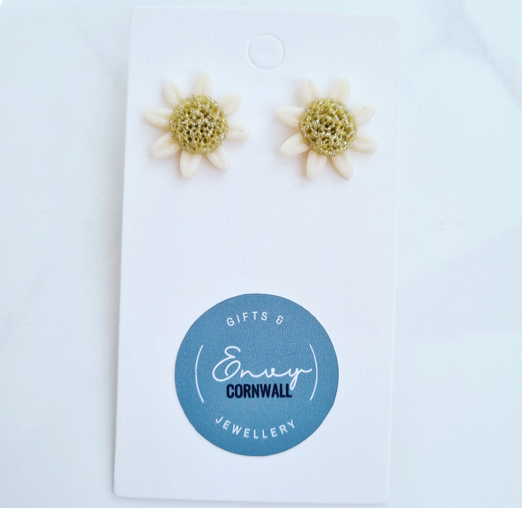 Daisy Sparkle Stud