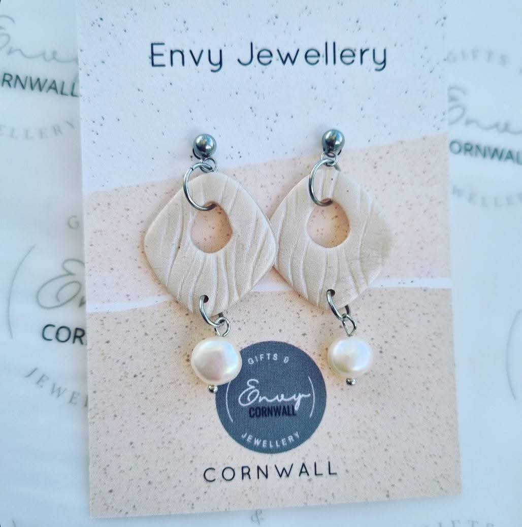 Neutral Shimmer Pearl Drops