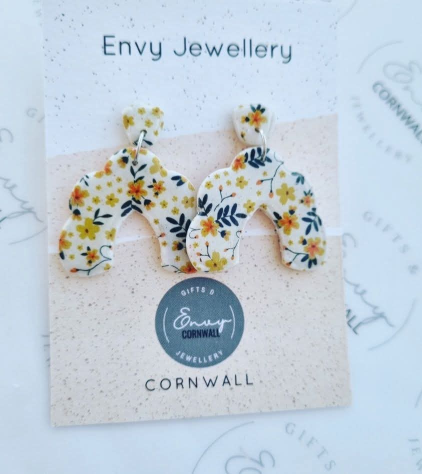 Scalloped Yellow Florals