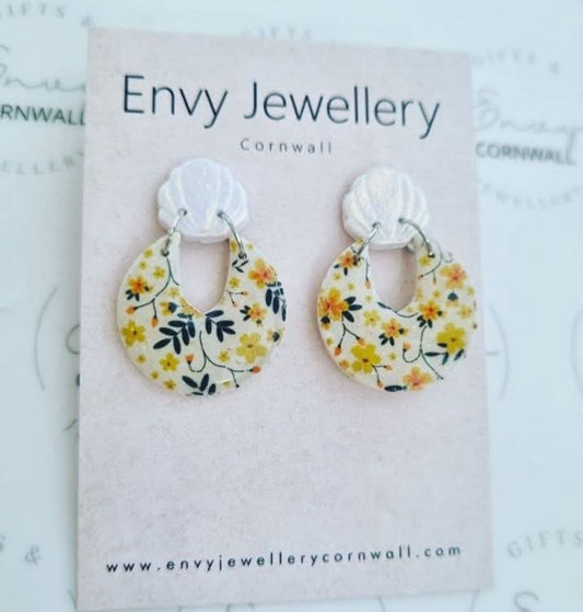 Shell & Yellow Florals
