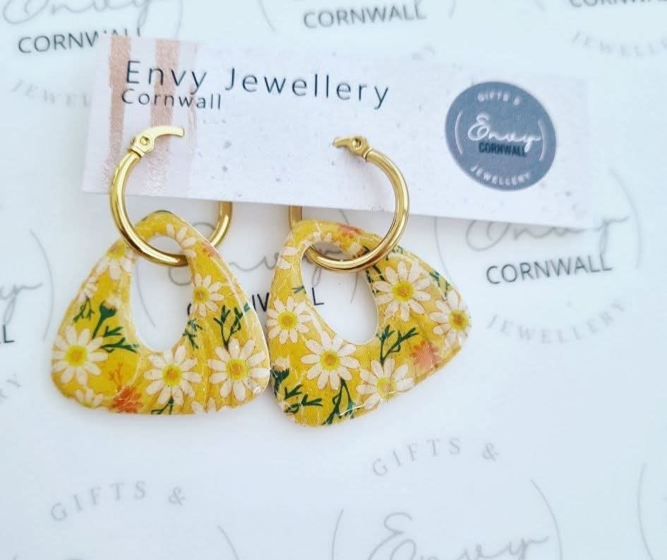 Vintage Yellow Flower Hoops Triangular