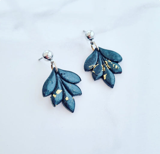 Dark Grey & Gold Leaves
