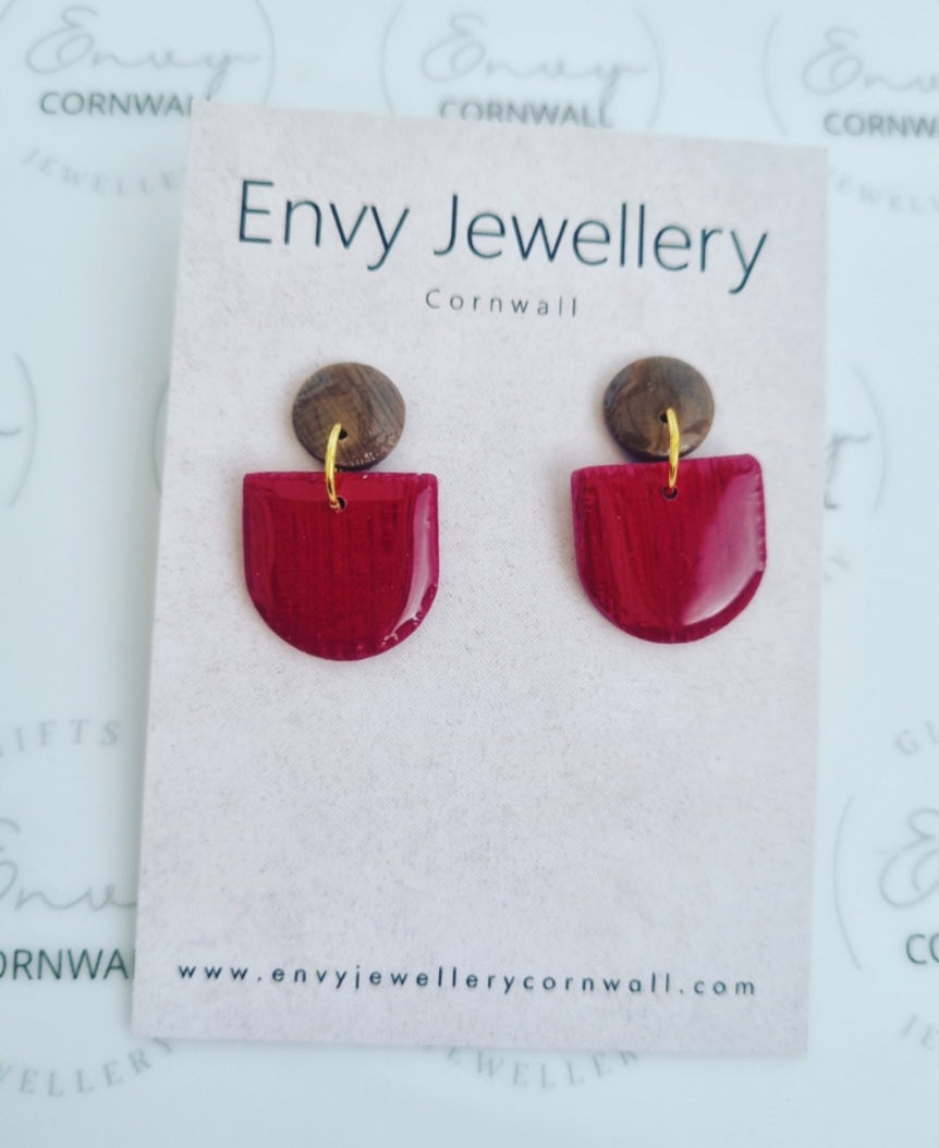Burgundy & Woodgrain